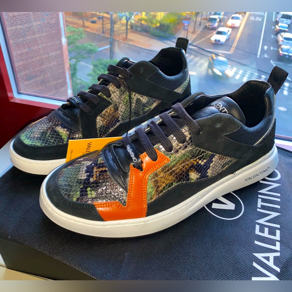 Valentino Donald Revolver